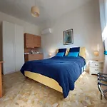 Rosa מלון דירות 3*